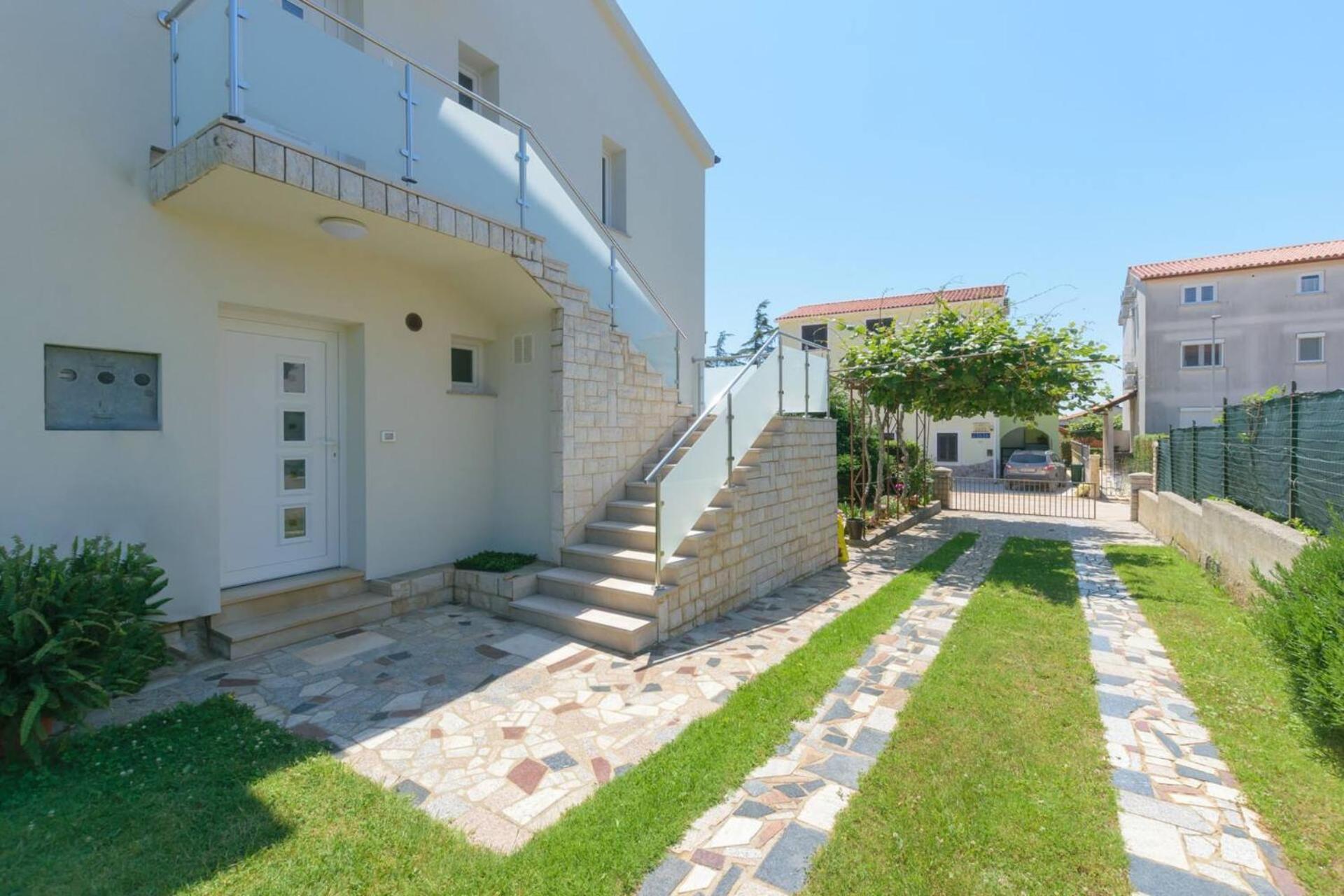 Family House With 2 Apartments - Irma Medulin Exterior photo